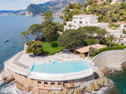Cap Estel Hotel Piscine Vue drone · Hôtel Luxe 5 étoiles Côte d'Azur