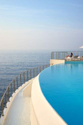 Cap Estel Piscine à débordement · Hôtel Piscines Côte d'Azur