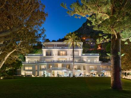 Restaurant La Table du Cap Estel. Fine Dining Michelin Starred Restaurant French Riviera