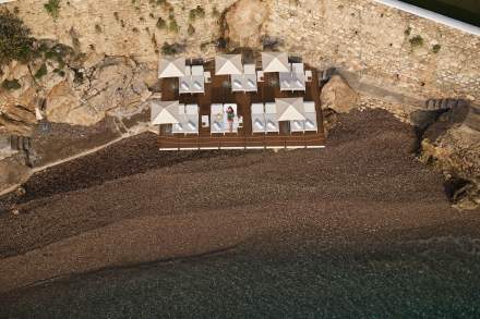Cap Estel Plage privée transats · Hôtel Plage Privée Côte d'Azur