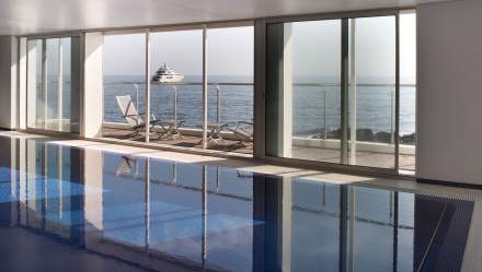 Cap Estel Spa Piscine intérieure · Hôtel Piscines Côte d'Azur