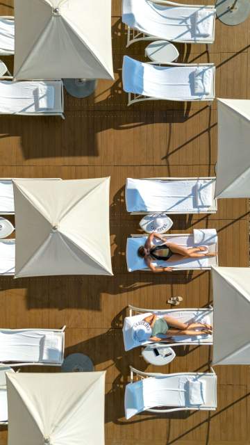 Cap Estel Beach Sun Loungers · Luxury Hotel Côte d'Azur