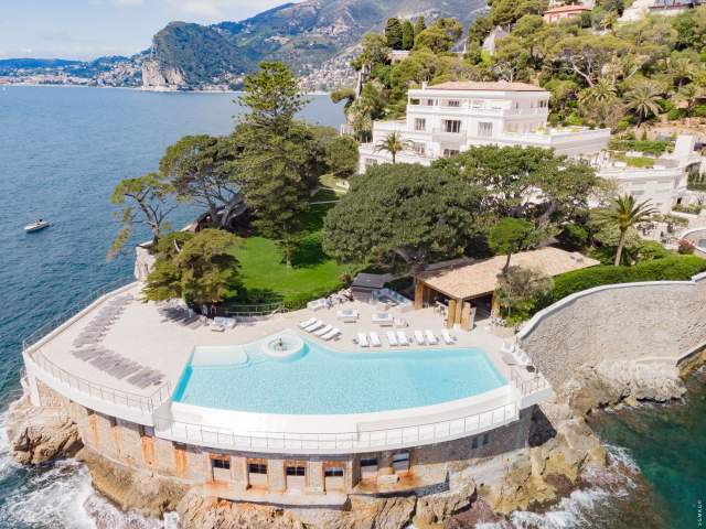 Cap Estel Swimming pool drone view · Luxury Hotel Côte d'Azur
